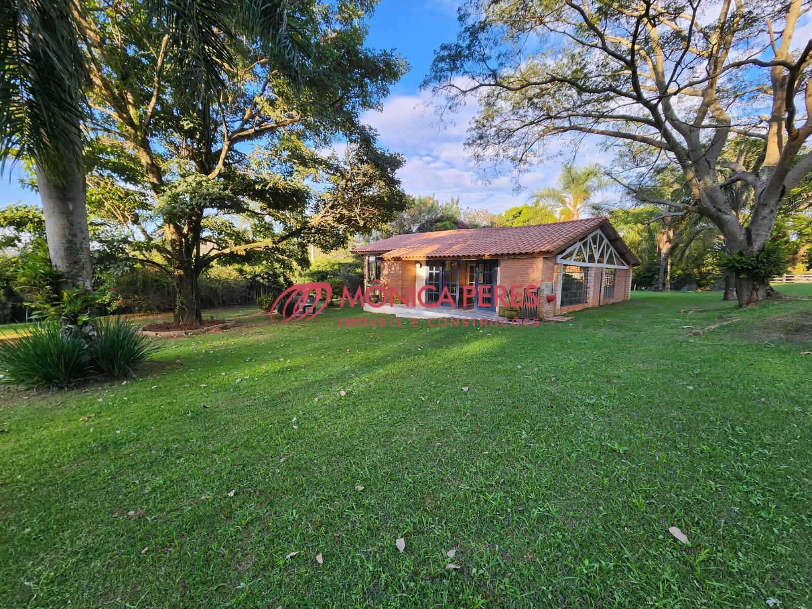 Casa à venda com 6 quartos, 380m² - Foto 2