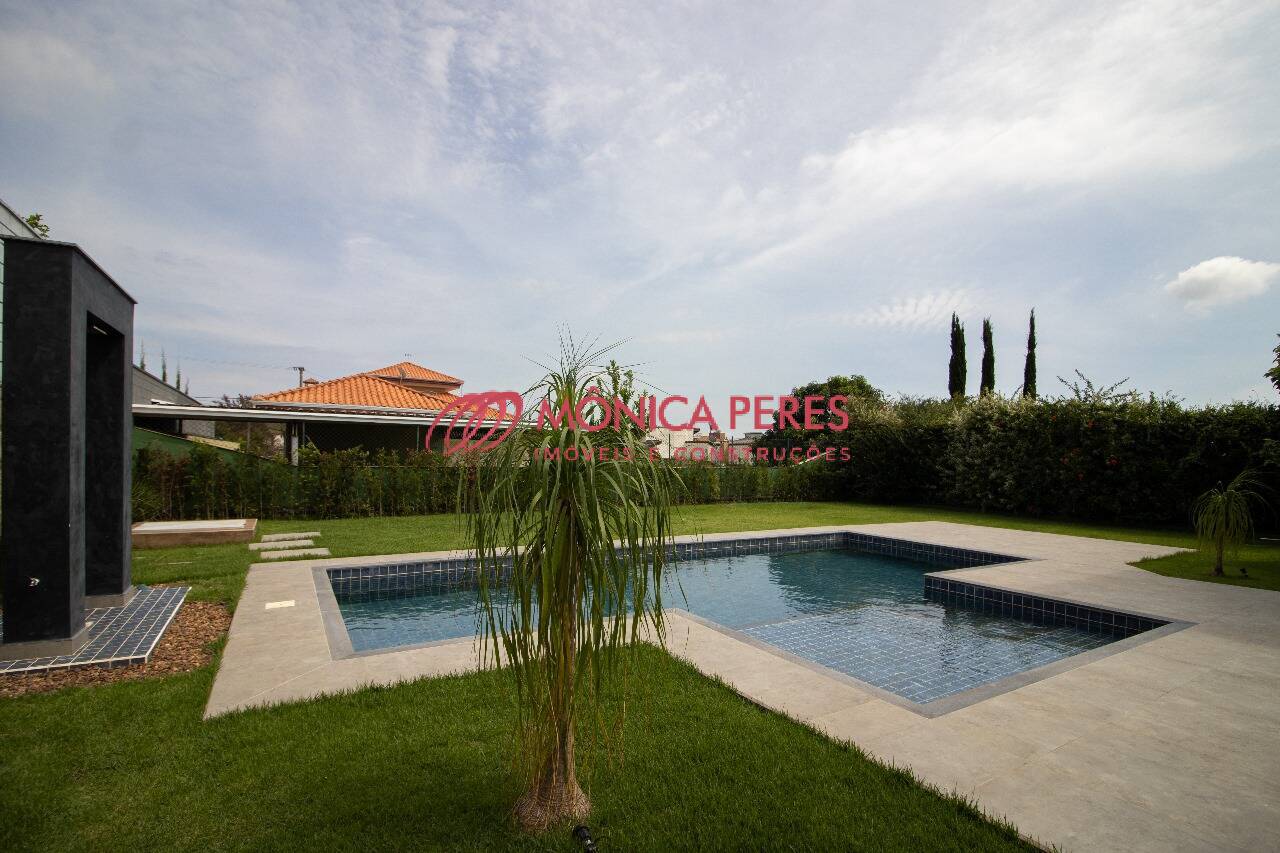 Casa à venda com 4 quartos, 330m² - Foto 1
