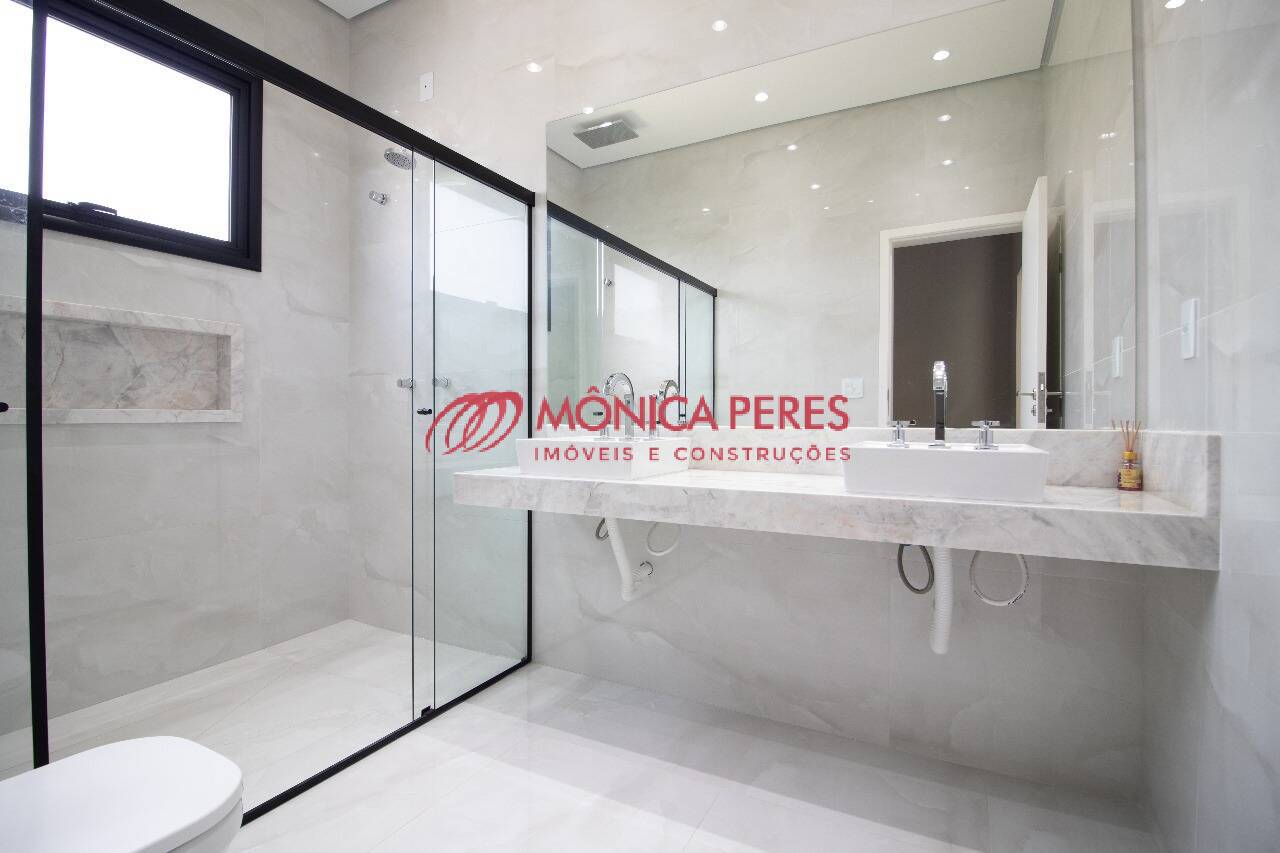 Casa à venda com 4 quartos, 330m² - Foto 16