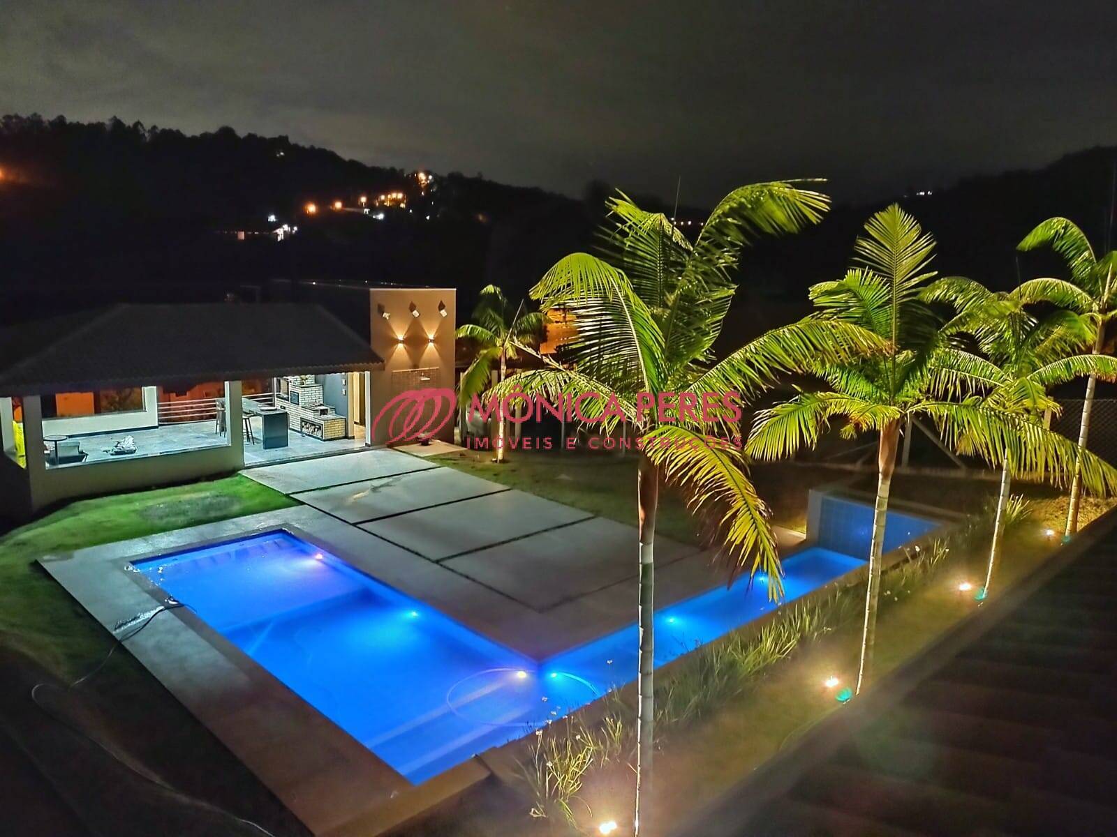 Casa à venda com 3 quartos, 250m² - Foto 3