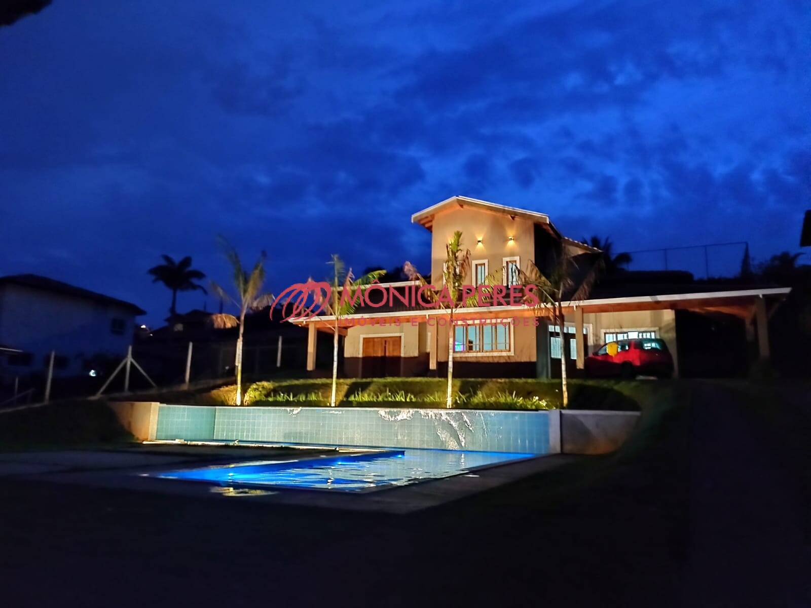 Casa à venda com 3 quartos, 250m² - Foto 2