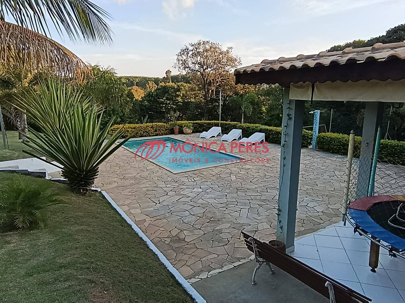 Casa à venda com 3 quartos, 310m² - Foto 2