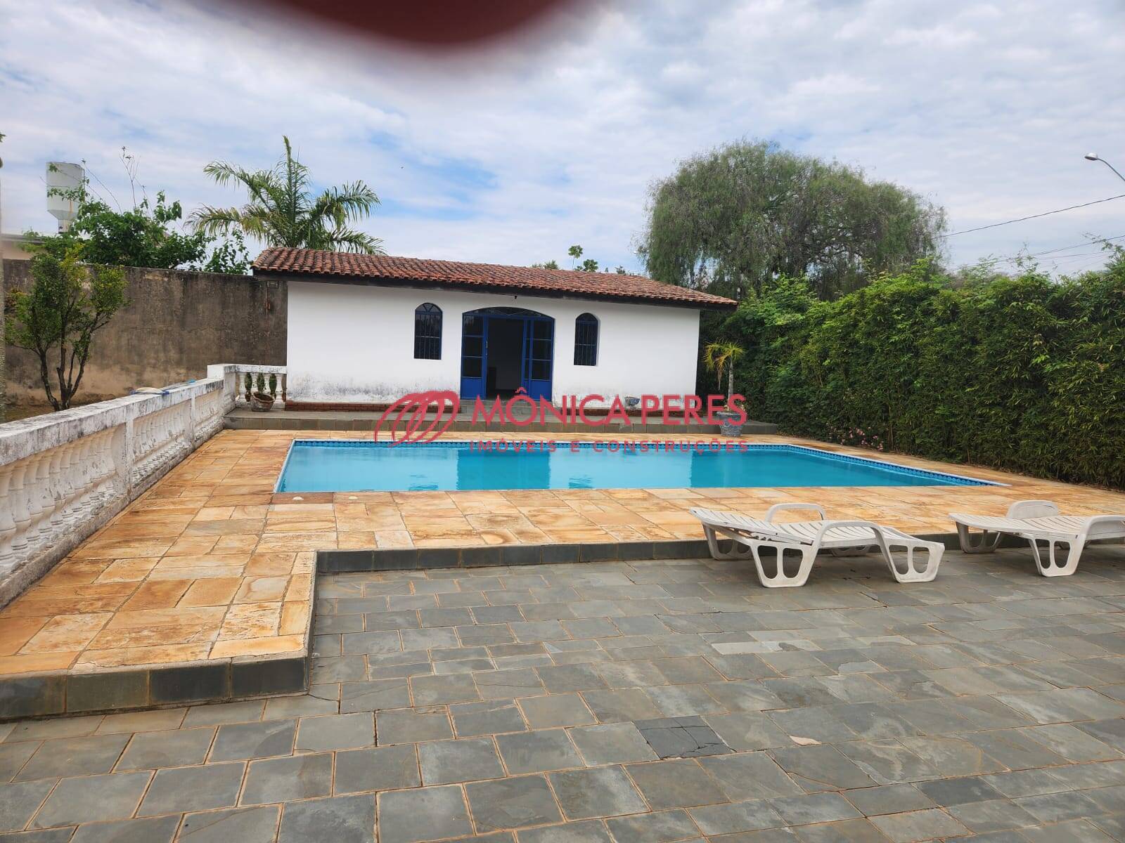 Casa à venda com 2 quartos, 2000m² - Foto 1